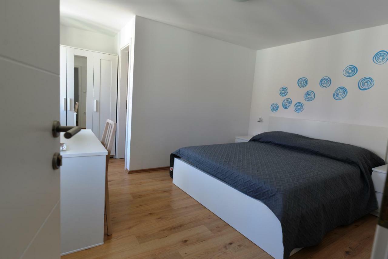 Apartments And Rooms Oliva Cres Exterior foto